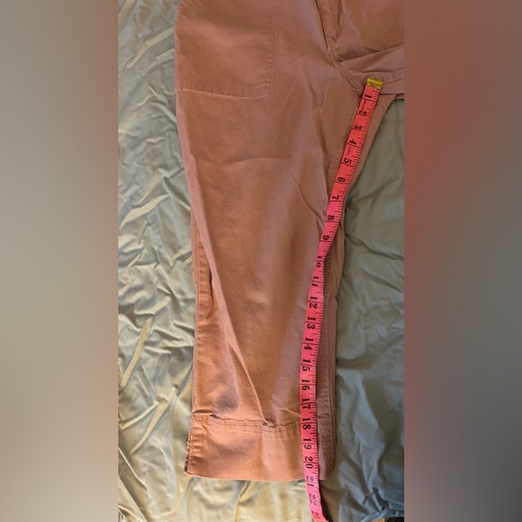 Gloria Vanderbilt Pink Capris - Picture 2 of 5